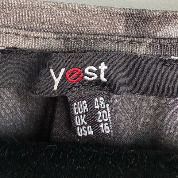 Gray Geometric Women's Top - Picture 2 of 5